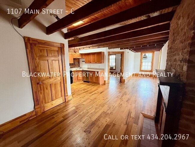 Photo - 1107 Main St Unidad C