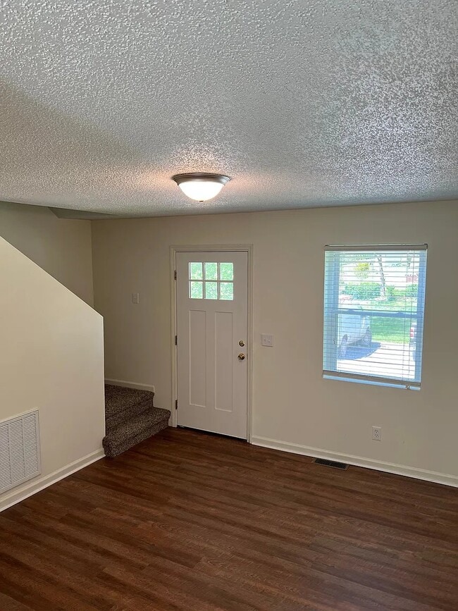 Photo - 199 Rockingham Rd Unit 2
