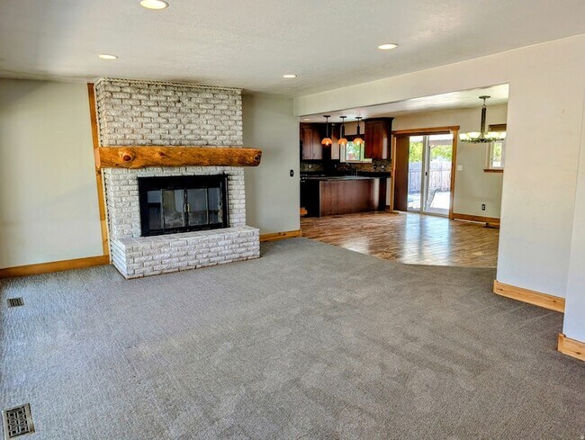 Photo - 2327 750 W St