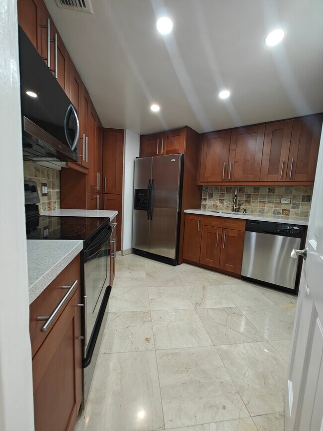 Photo - 825 Brickell Bay Dr