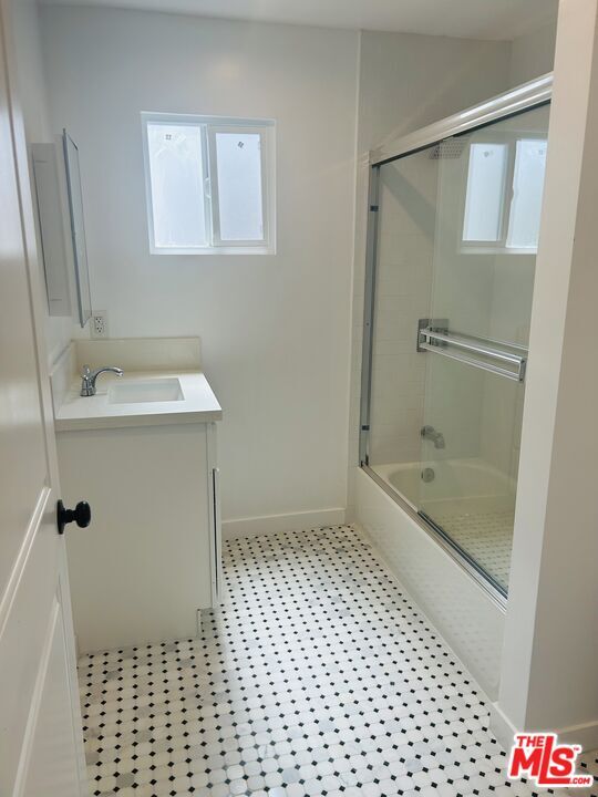 Photo - 5722 1/2 S Manhattan Pl