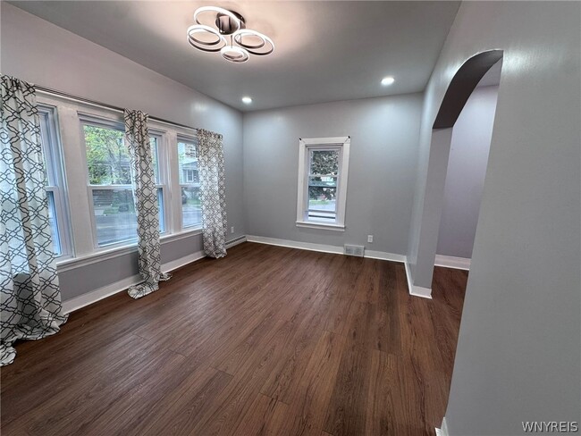 Photo - 405 W Ferry St