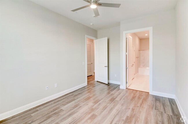 Building Photo - 2111 Austin St Unit 221 Rental