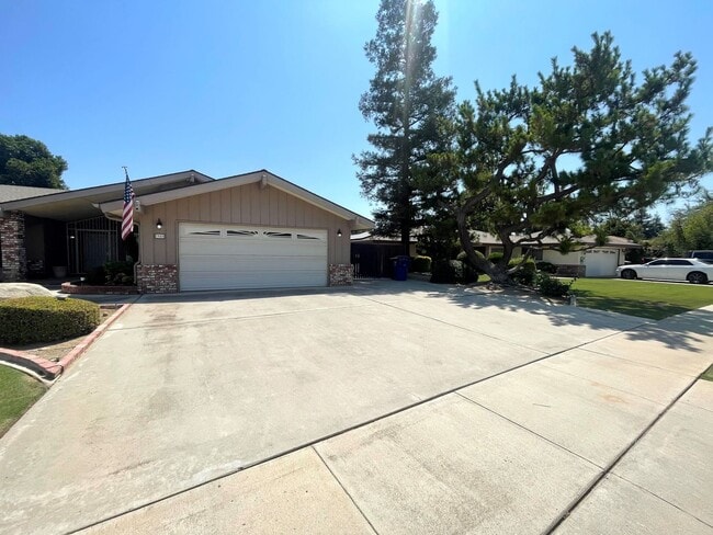 Photo - 7905 Pembroke Ave