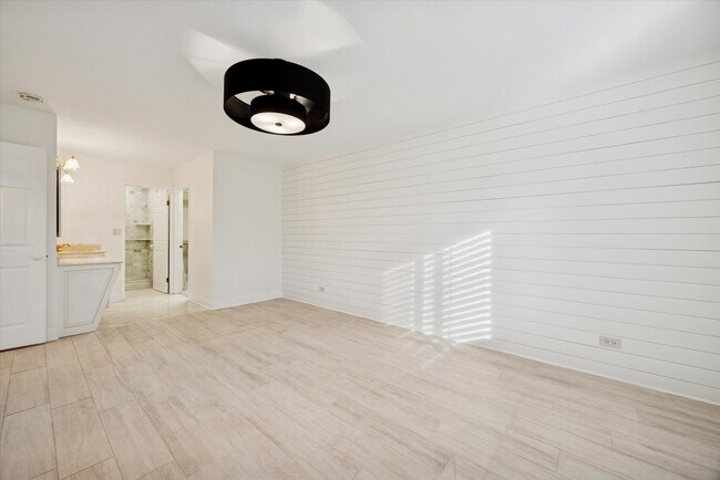 Photo - 801 79th St Unidad 105