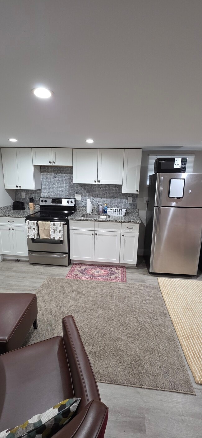 Building Photo - 2300 Garrett Ave Unit B