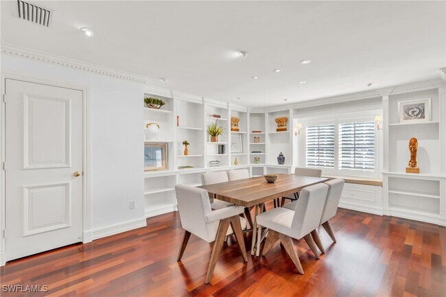 Photo - 271 Broad Ave S Unit 202