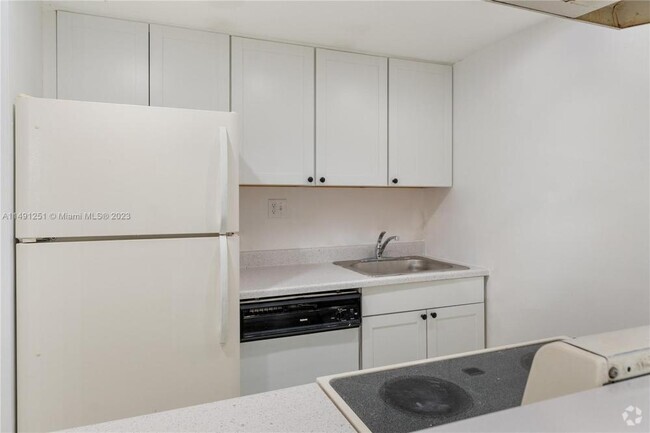 Building Photo - 1 bedroom in Hollywood FL 33023 Rental