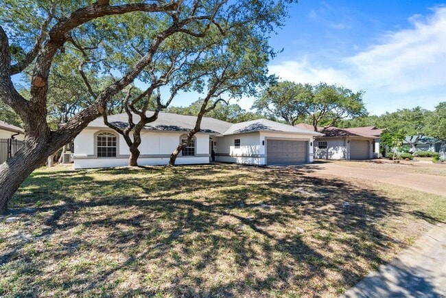 Photo - 113 Royal Oaks Dr