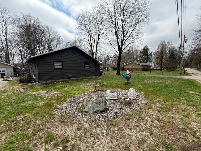 Photo - 32275 Center St