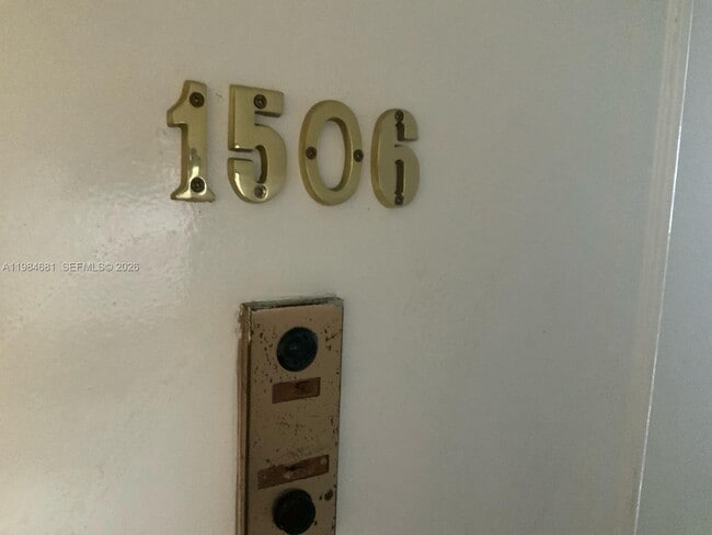 Building Photo - 999 Brickell Bay Dr Unit 1506