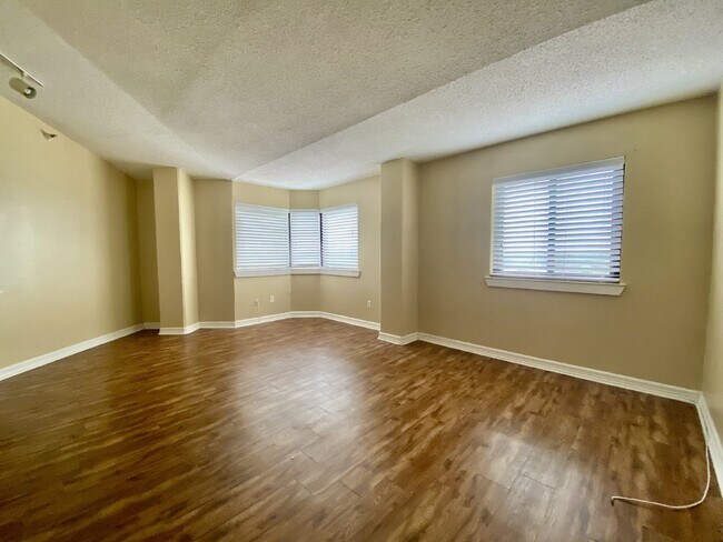 Top-Floor 2 Bedroom / 2 Bath Condo in The Meridian – Gated Community!