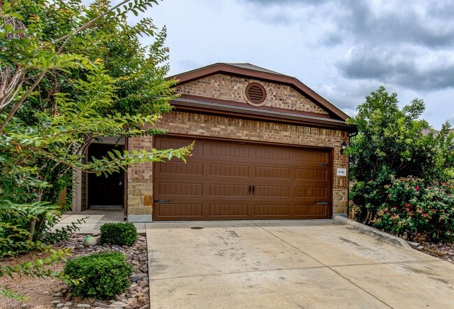 Building Photo - Nice 3 Bedroom Duplex located in New Braunfels!