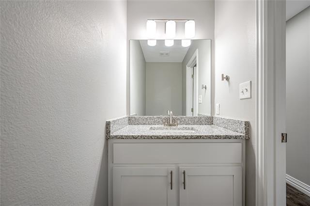 Photo - 907 W Collins St