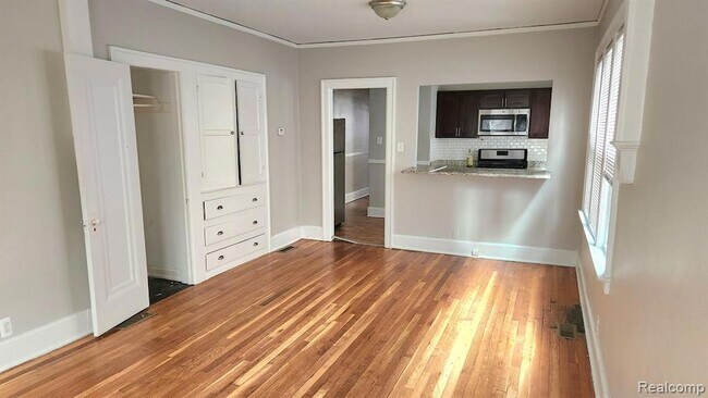 Photo - 864 Nottingham Rd