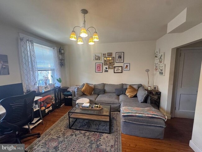 Building Photo - 1943 Waverly St