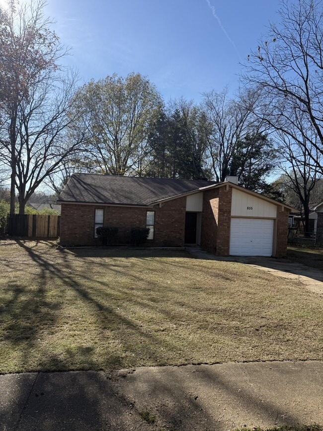 Building Photo - 855 Charter Oak Dr