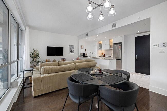 Photo - 901 Rue de la Commune E Unit 405