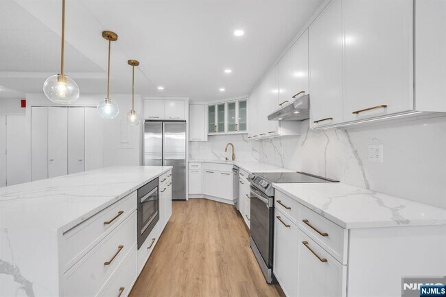 Building Photo - 1055 River 809 Unit 809