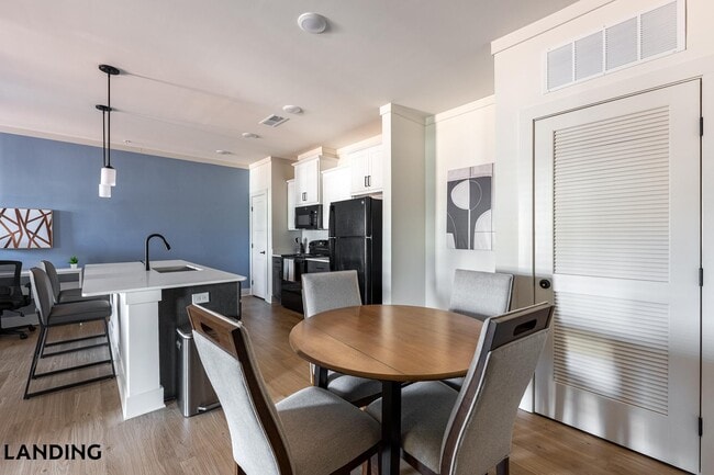 Photo - 185 Ashford Cir Unit 04-301