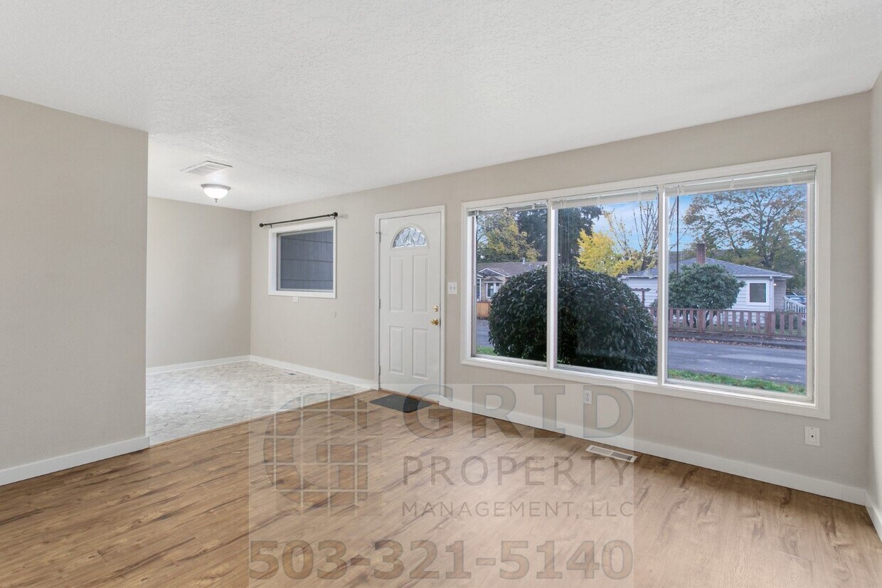 3+ Bedroom House w/ Large Backyard - South... - 3+ Bedroom House w/ Large Backyard - South...