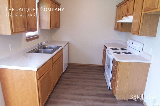 Photo - 2221 N Weller Ave