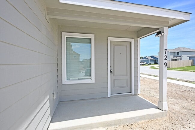 Photo - 729 Meadow Dr