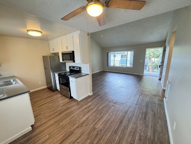 Photo - Bay Street Apts
