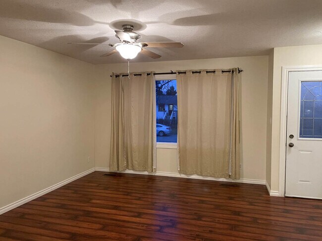 Photo - 8420-8495 95 Ave