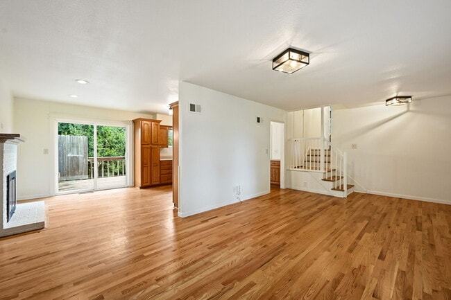 303 S.W. Pinnell Dr
