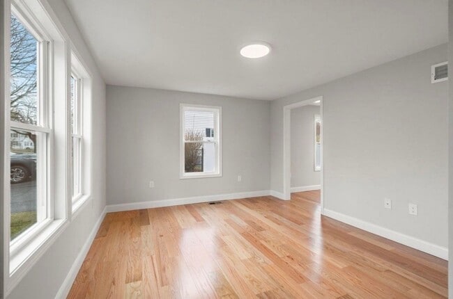 Photo - 98 Uncatena Ave