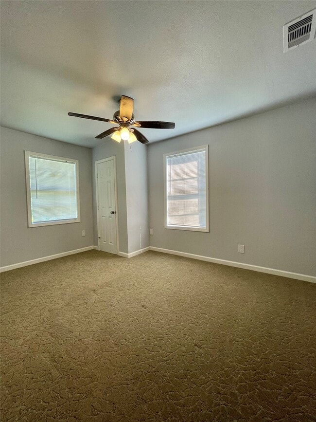 Photo - 150 Huisache St