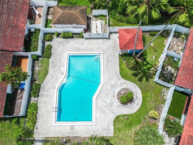 Ernst Court, Orlando, FL 32819 - 2 BR 2.5 BA townhouse