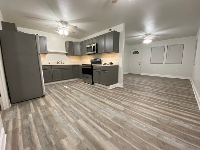 Photo - 1934 Ne Madision