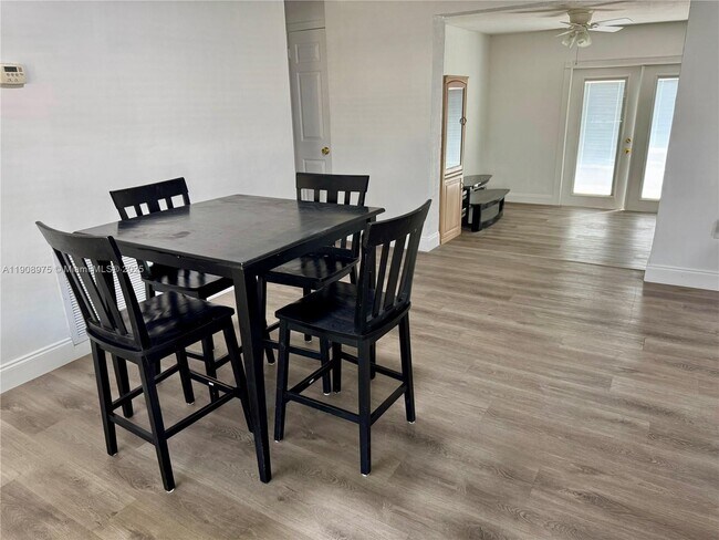 Photo - 6320 Mayo St