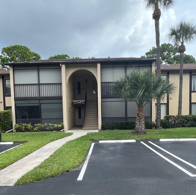 Building Photo - 801 Sky Pine Way Unit B1