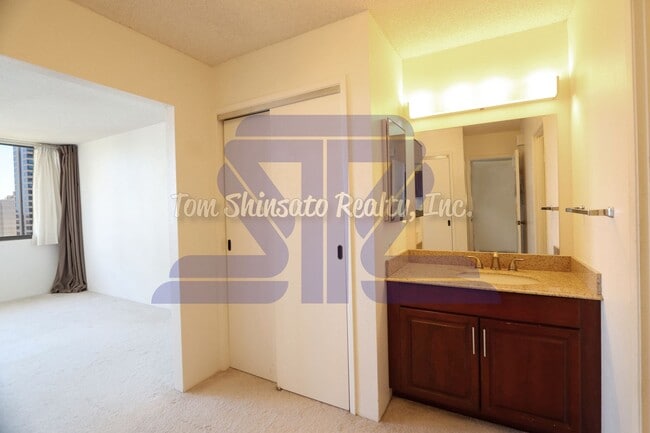 Photo - 1 Bedroom unit located in Kukui Plaza