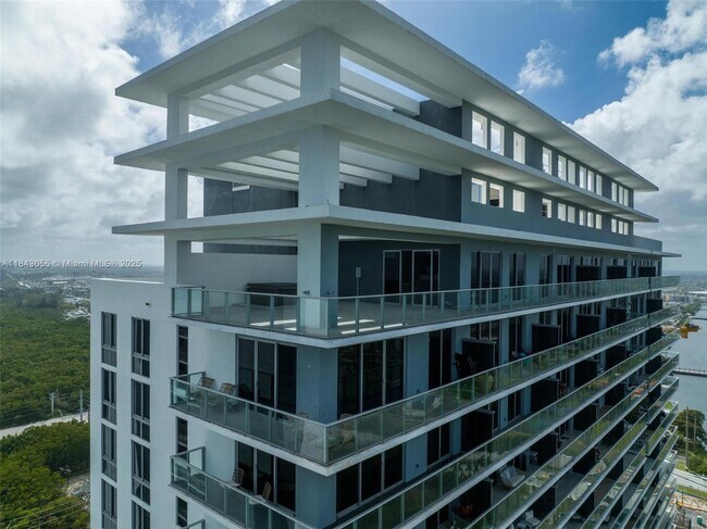 Building Photo - 16385 Biscayne Blvd Unit 4 Rental
