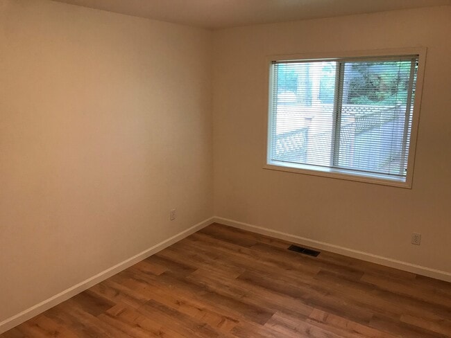 Photo - ROB- 215 Vine Ct Unit B