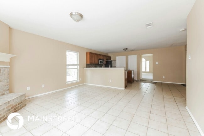 Photo - 208 Oxford Loop