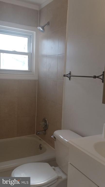 Photo - 2053 Larkhall Rd