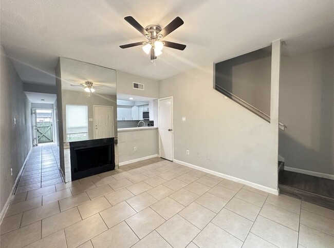 Building Photo - 8717 Victorian Village Dr Unit 8717