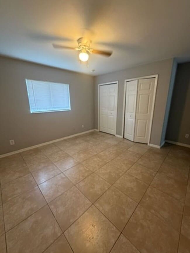 Photo - 930 Ainsworth St W