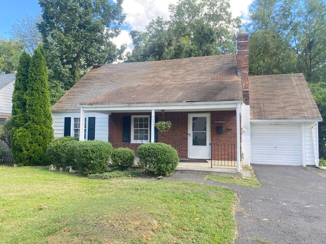 Photo - 621 Greenbrook Rd