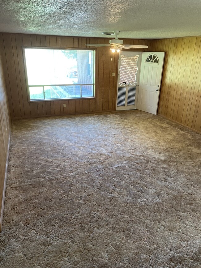 Photo - 625 Country Club Rd