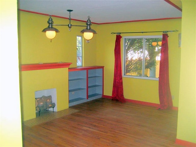 Photo - 708 Carlisle Blvd NE