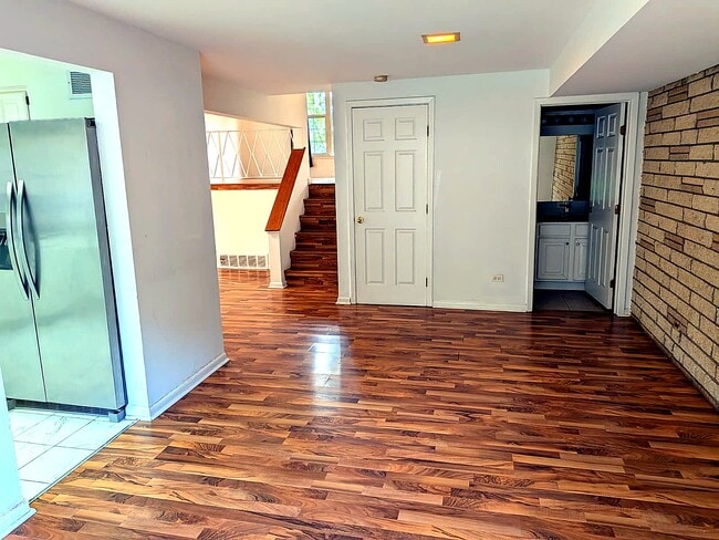 Photo - 386 Dover Ln