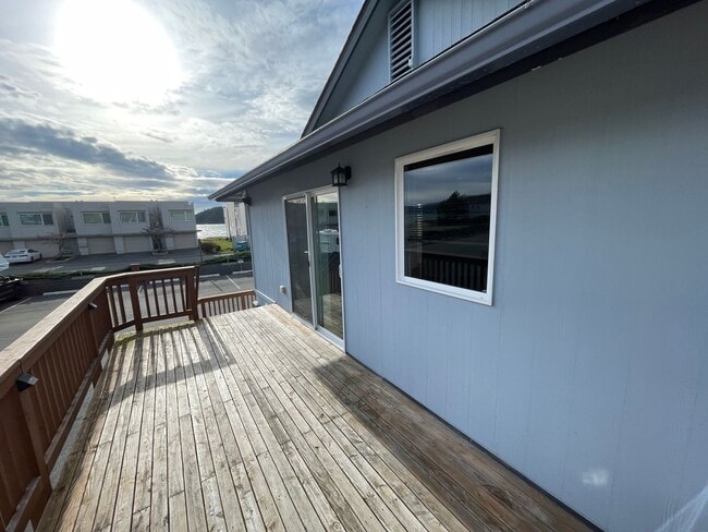 Photo - 2304 Skyline Way