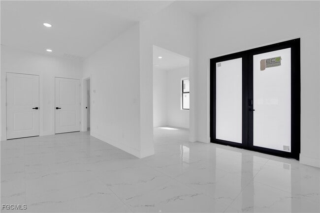 Photo - 3211 32nd St W