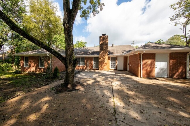 Photo - ** 4 bed 2 bath located by Montgomery Academy ** Call 334-366-9198 for a self showing